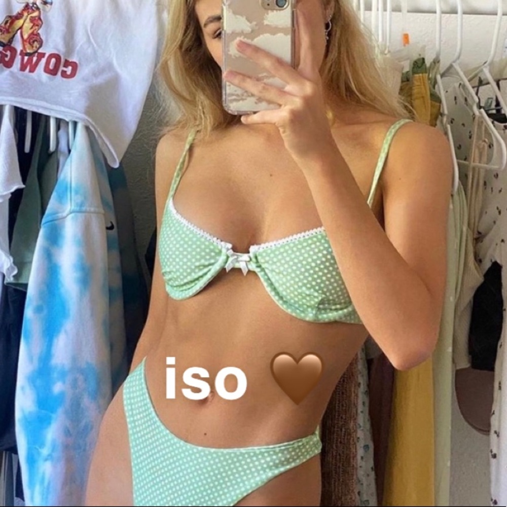 ISO: princess polly lina bikini top!